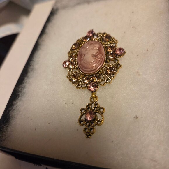 cameo Brooch - Picture 3 of 3